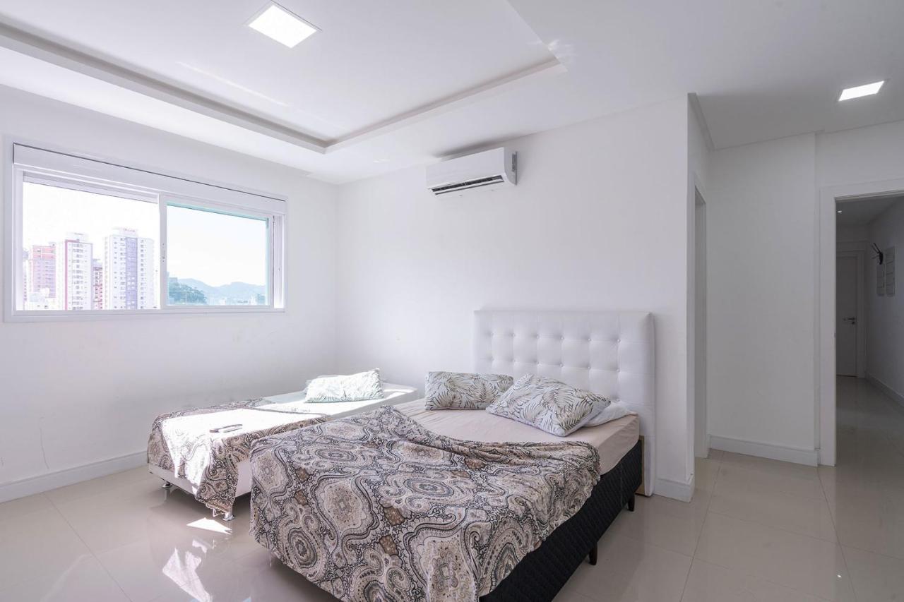 Apto A 260M Da Meia Praia Em Condominio De Luxo Sc 伊塔佩马 外观 照片